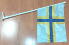 SVERIGEFINSK FASADFLAGGA 60X40CM PÅ STÅNG 90CM LÅNG