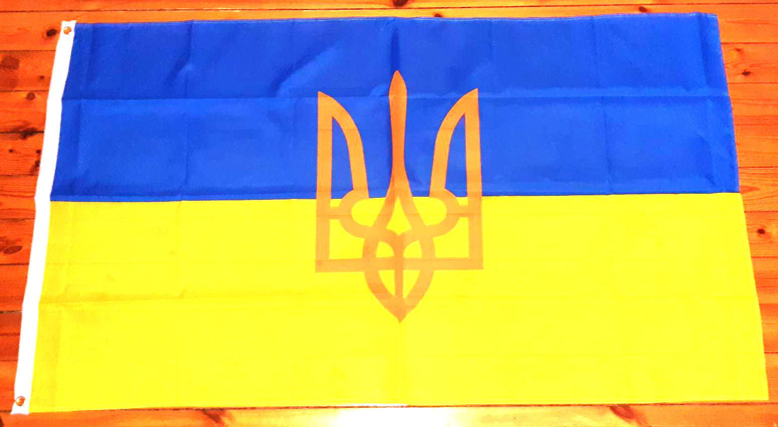 UKRAINA FLAGGA MED VAPEN 150X90CM